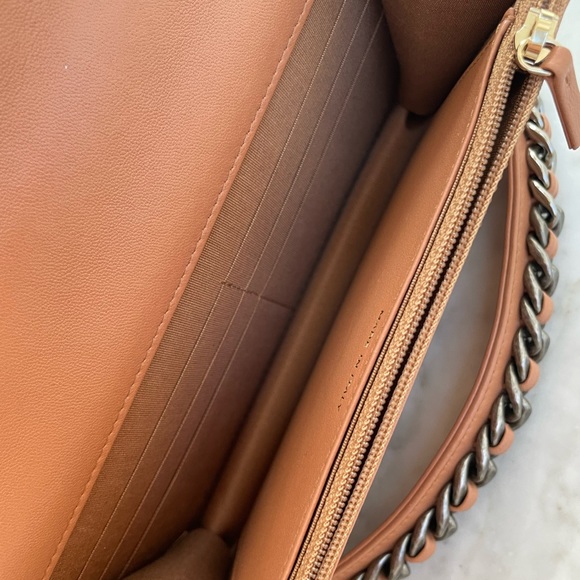 Chanel 19 WOC brown - Picture 10 of 14